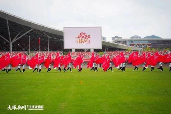 据《共和报》报道，泽林斯基与那不勒斯续约分歧较大，罗马考察了泽林斯基，但泽林斯基已经选择了国米。